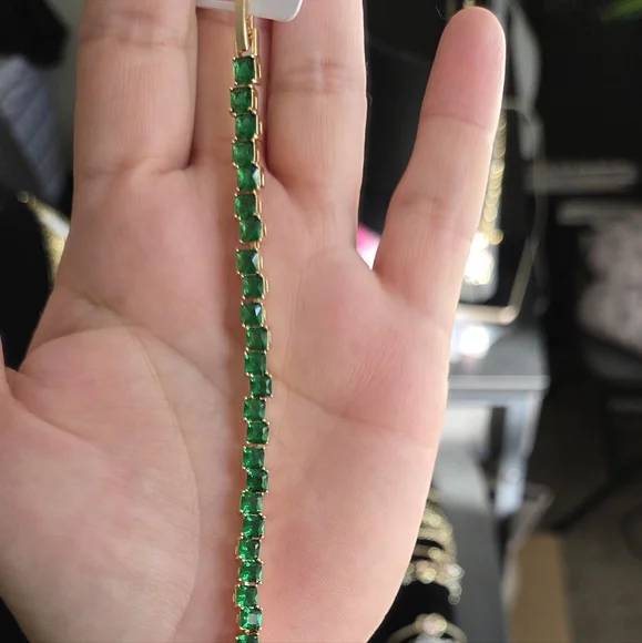 Elegant Green and Gold Bracelet - Picture 2 of 2